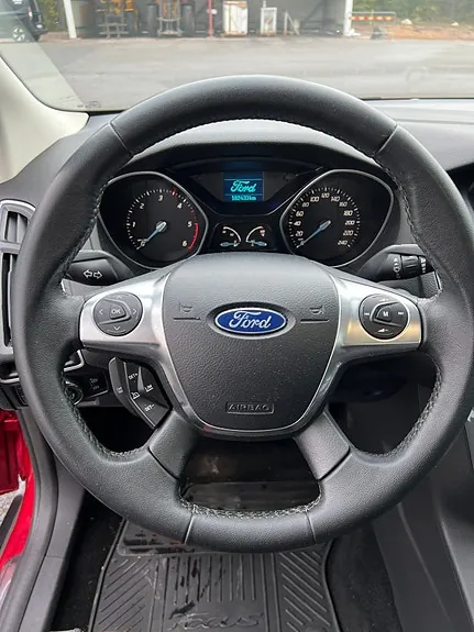 Ford Focus 2012 photo 2