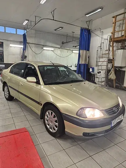 Toyota Avensis 2001 photo 2