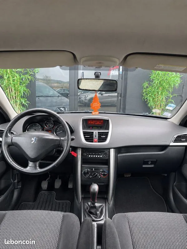 Peugeot 207 2007 photo 3