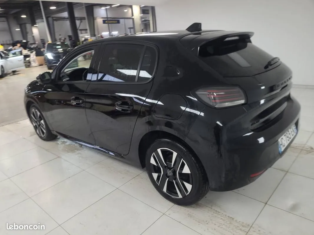 Peugeot 208 2025 photo 4