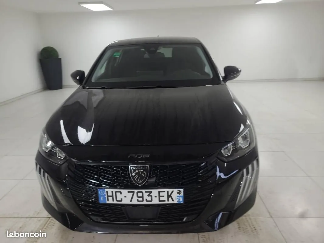 Peugeot 208 2025 photo 2