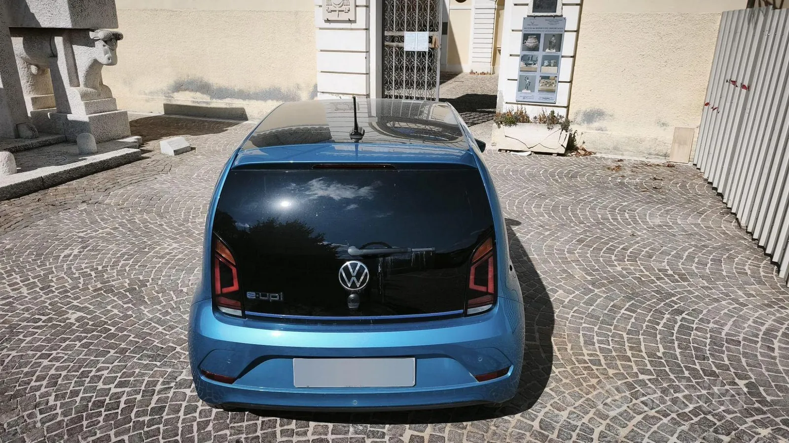 Volkswagen Up 2021 photo 2