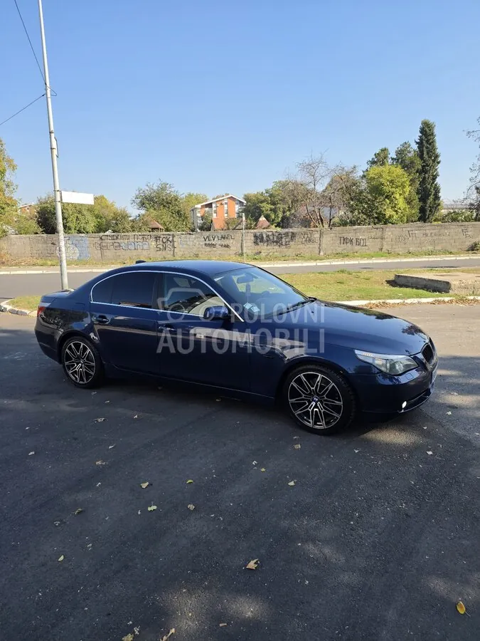 BMW 520 2004 photo 2