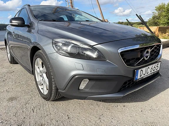 Volvo V40 Cross Country 2016 photo 2