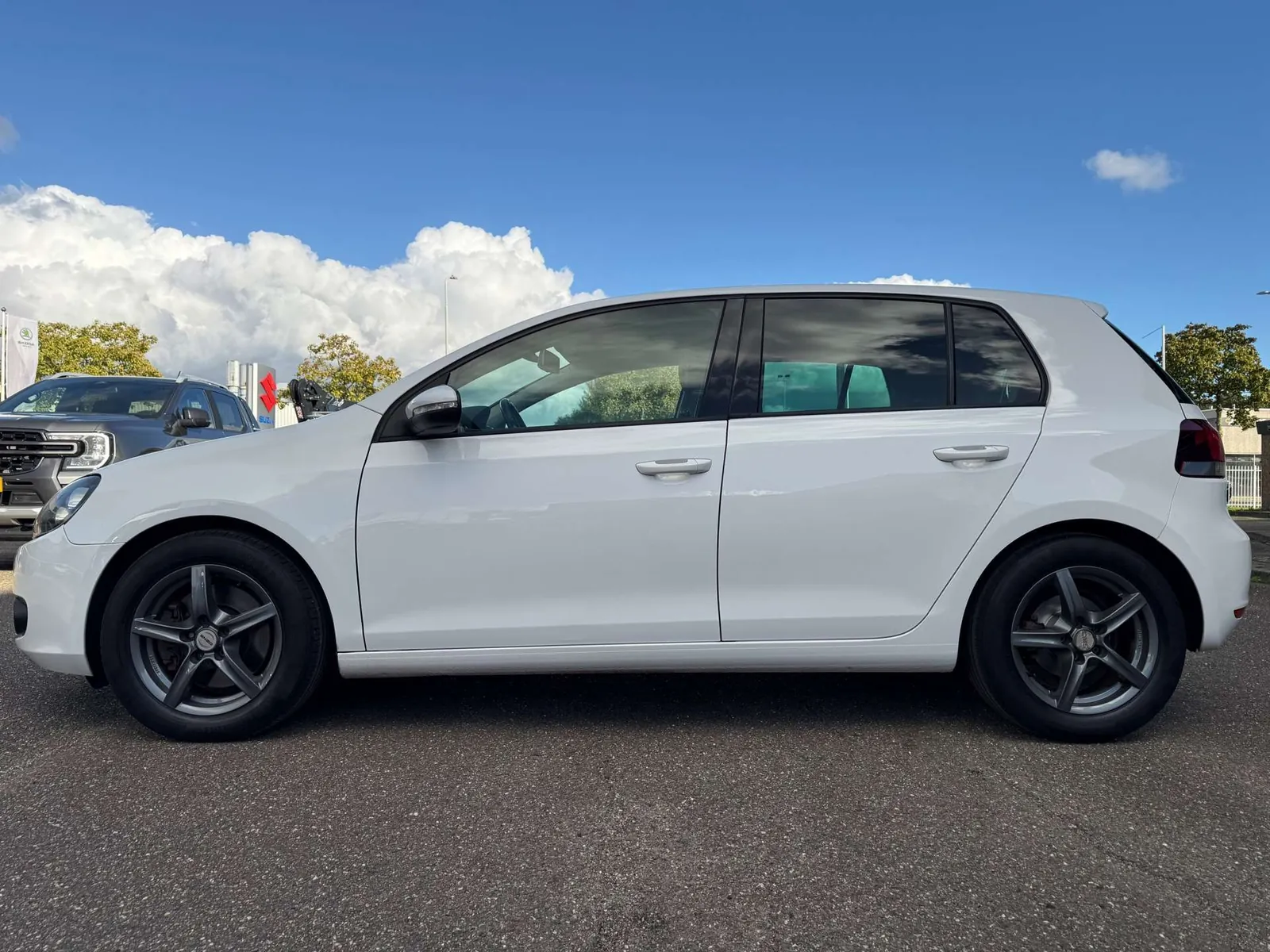 Volkswagen Golf 2010 photo 2