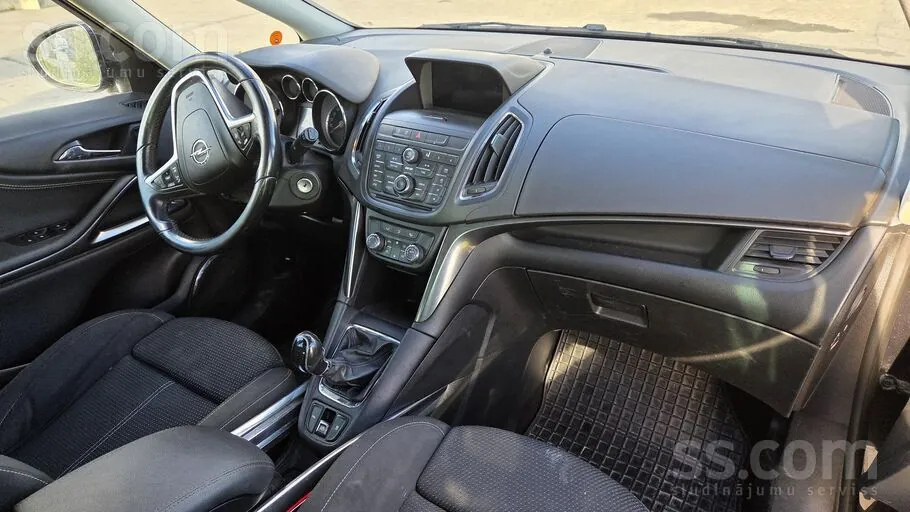 Opel Zafira 2012 photo 2