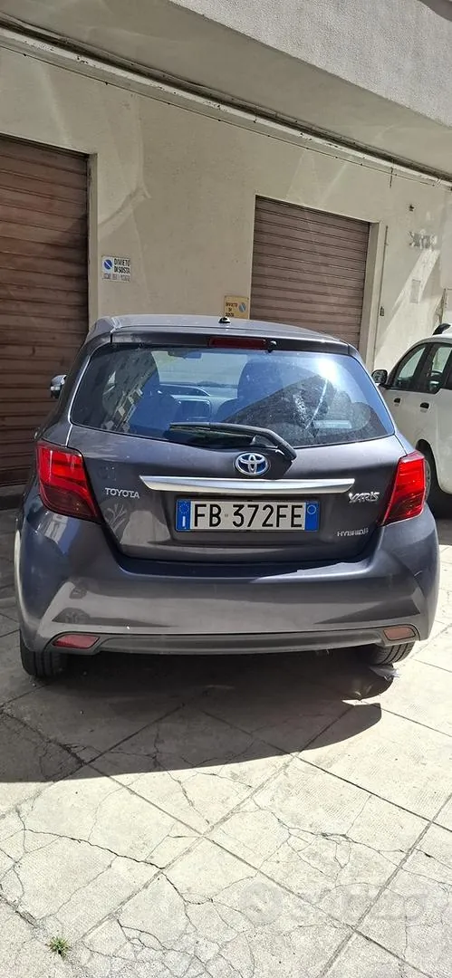 Toyota Yaris 2015 photo 2