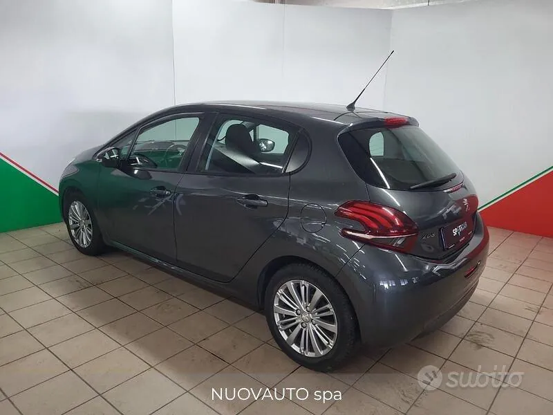 Peugeot 208 2014 photo 5