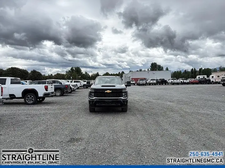 Chevrolet Silverado 3500Hd 2026 photo 2