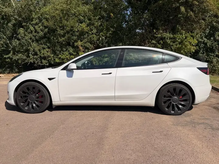 Tesla Model 3 2021 photo 2