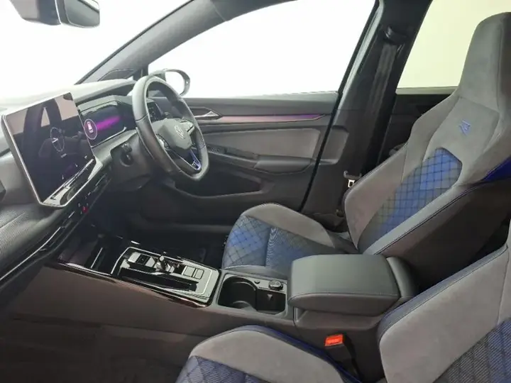Volkswagen Golf 2025 photo 5