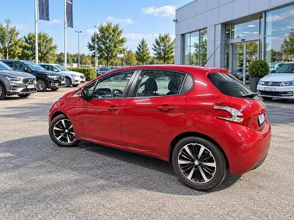 Peugeot 208 2015 photo 3