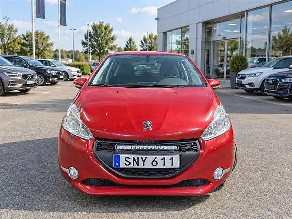 Peugeot 208 2015 photo 2