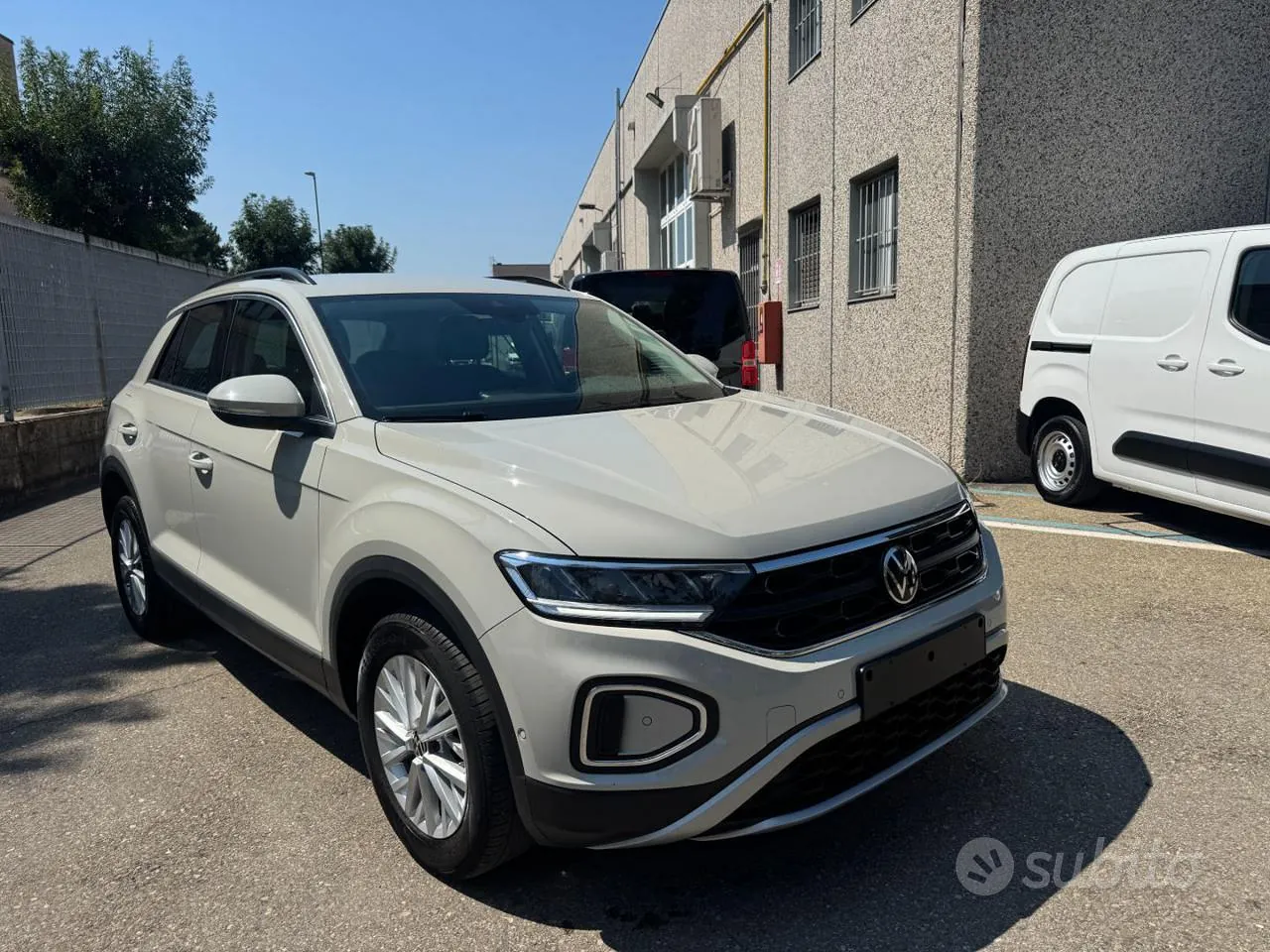 Volkswagen T-Roc 2024 photo 2
