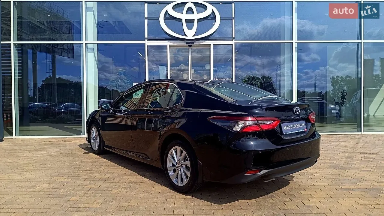 Toyota Camry 2021 photo 2