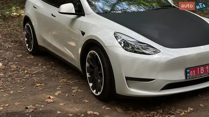 Tesla Model Y 2022 photo 2