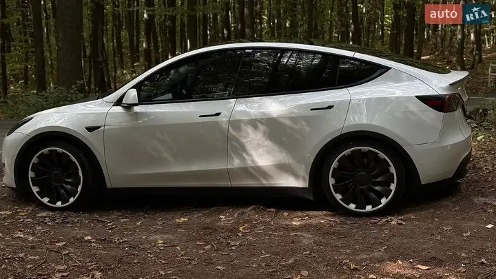 Tesla Model Y 2022 photo 3