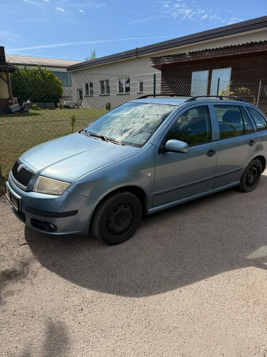 Skoda Fabia 2007 photo 2