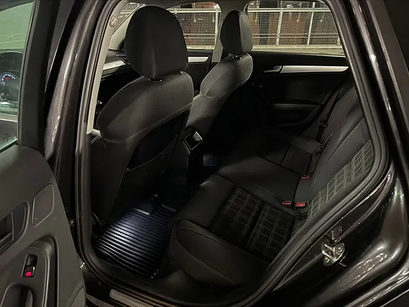 Audi A4 2011 photo 5