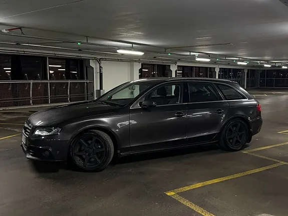 Audi A4 2011 photo 2