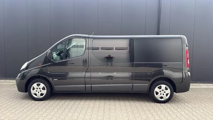 Opel Vivaro 2011 photo 3