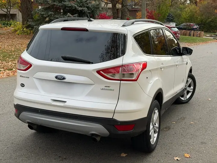 Ford Escape 2014 photo 2