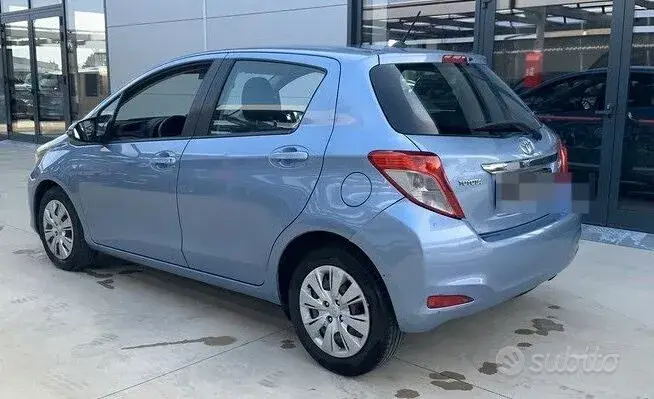 Toyota Yaris 2012 photo 2