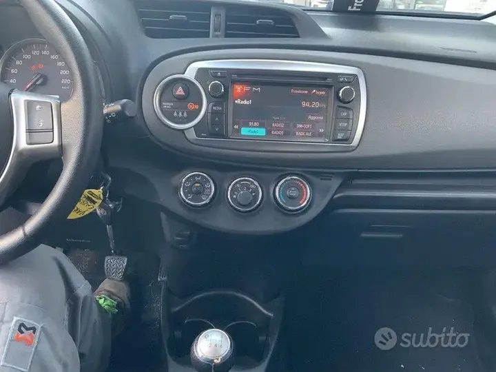 Toyota Yaris 2012 photo 4