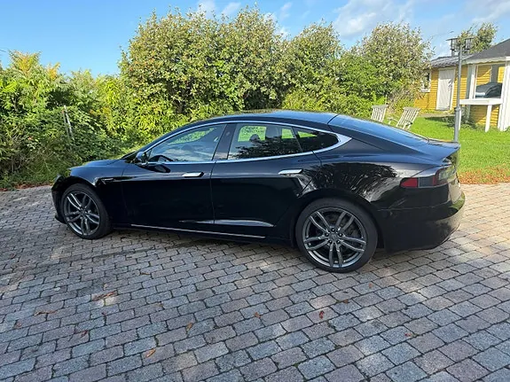 Tesla Model S 2020 photo 2