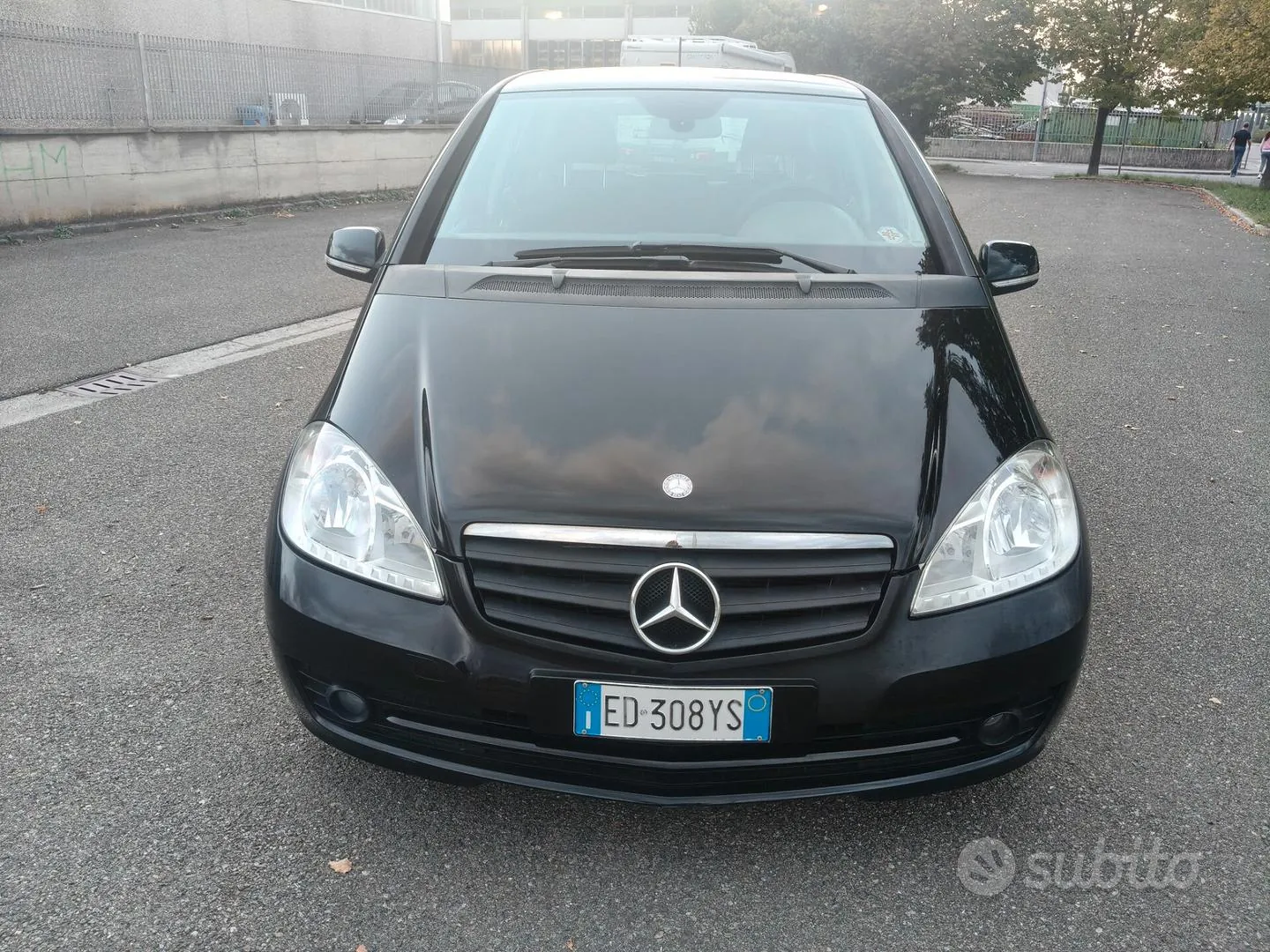 Mercedes-Benz A 160 2010 photo 2