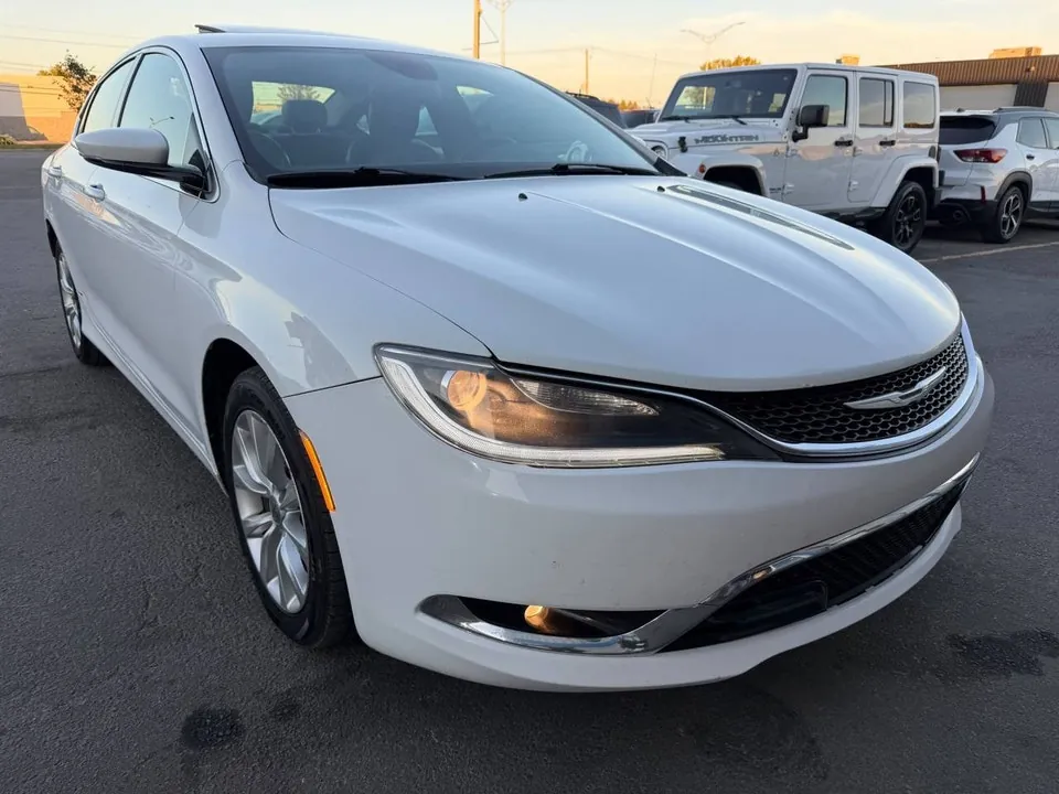 Chrysler 200 2015 photo 2