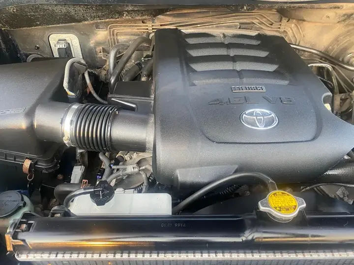 Toyota Tundra 2011 photo 2