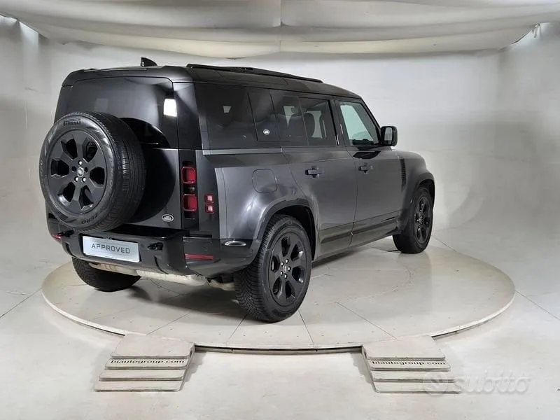 Land Rover Defender 2023 photo 2