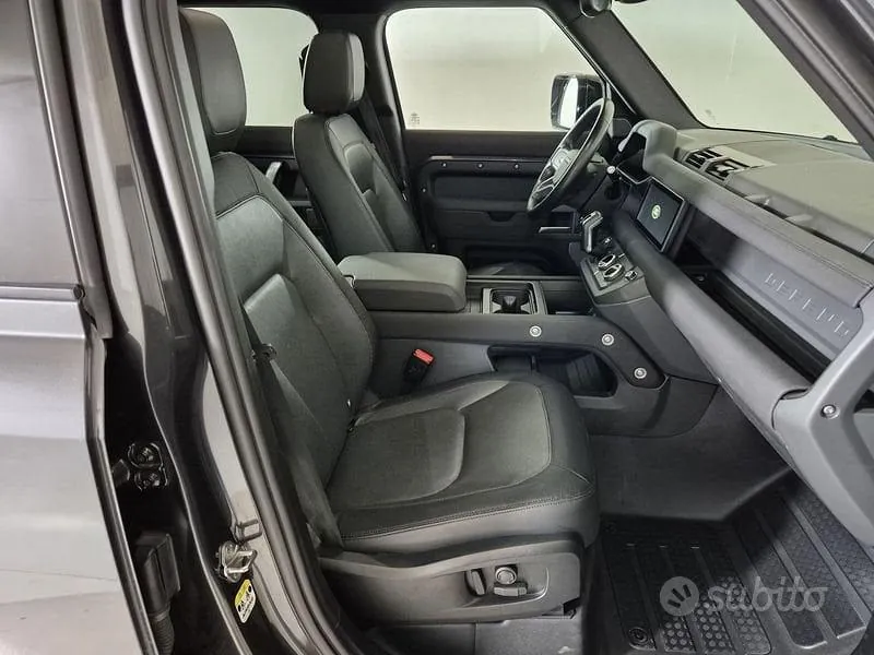 Land Rover Defender 2023 photo 3