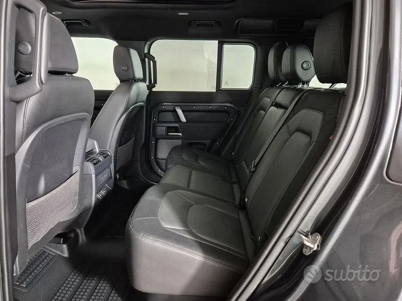 Land Rover Defender 2023 photo 5