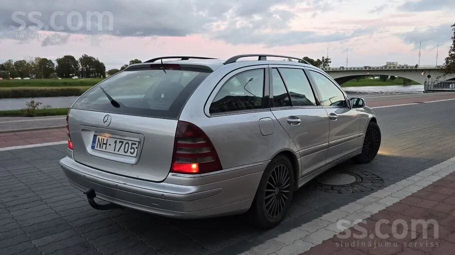 Mercedes-Benz C270 2004 photo 4