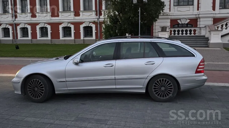 Mercedes-Benz C270 2004 photo 2