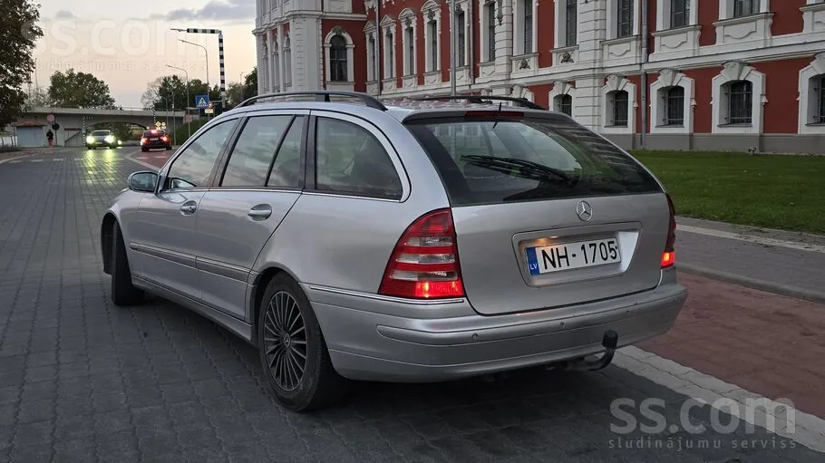 Mercedes-Benz C270 2004 photo 3