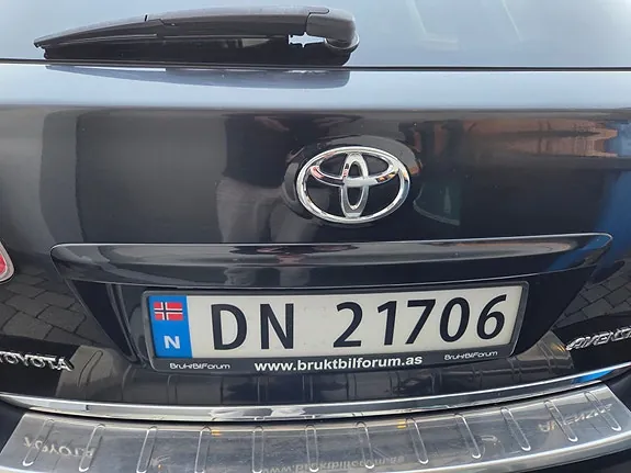 Toyota Avensis 2009 photo 2