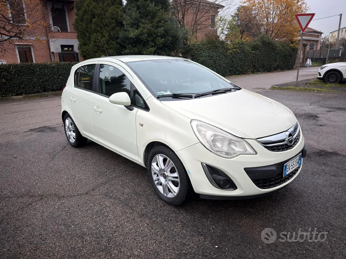 Opel Corsa 2011 photo 2