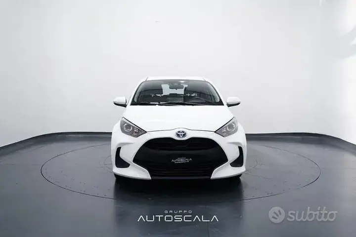 Toyota Yaris 2022 photo 2