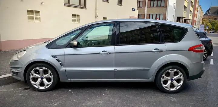 Ford S-Max 2013 photo 2