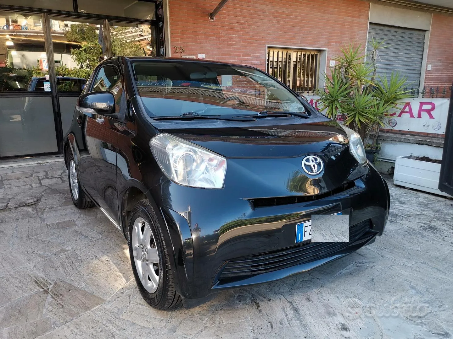 Toyota Iq 2013 photo 2
