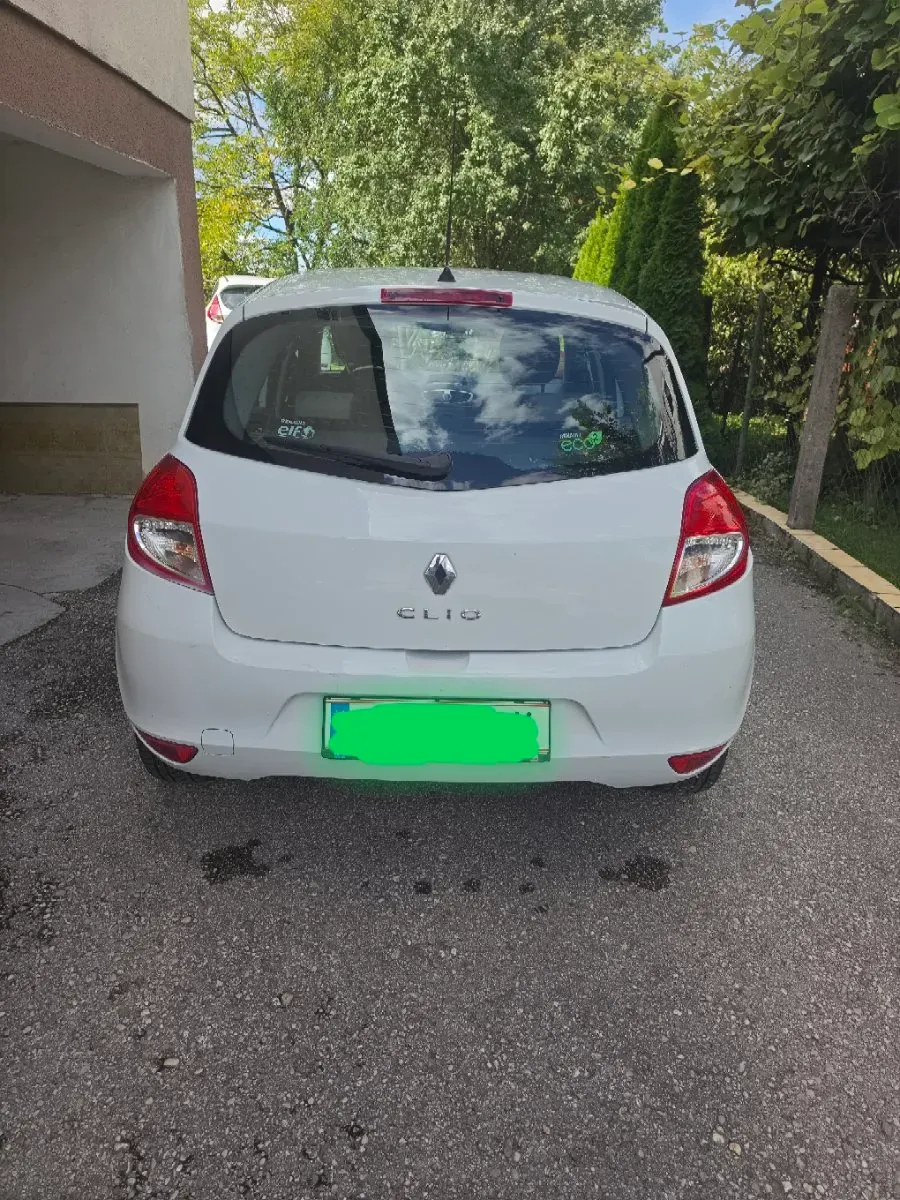 Renault Clio 2011 photo 2