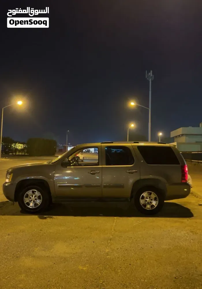 Chevrolet Tahoe 2011 photo 2