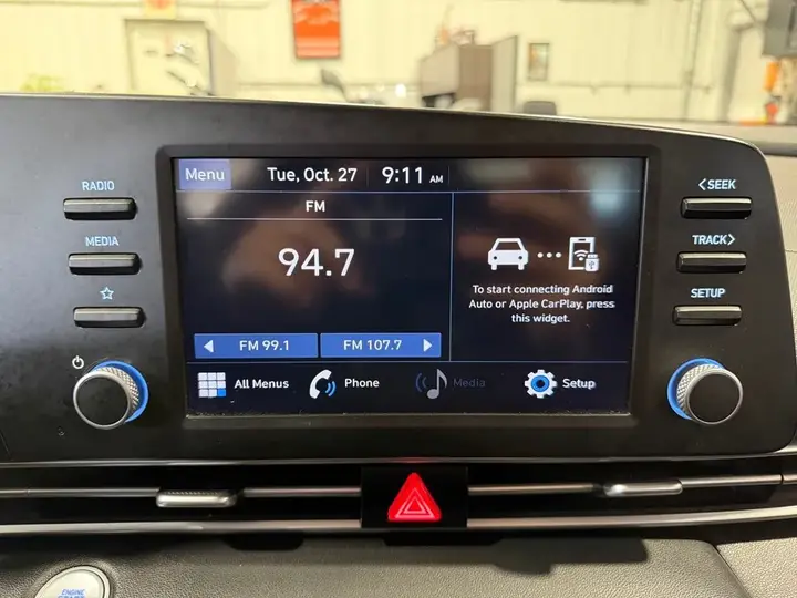 Hyundai Elantra 2023 photo 3
