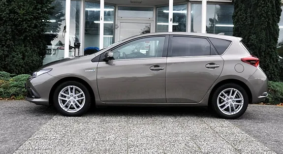Toyota Auris 2018 photo 3