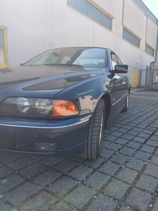 BMW 523I