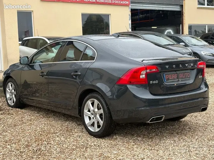 Volvo S60 2015 photo 4