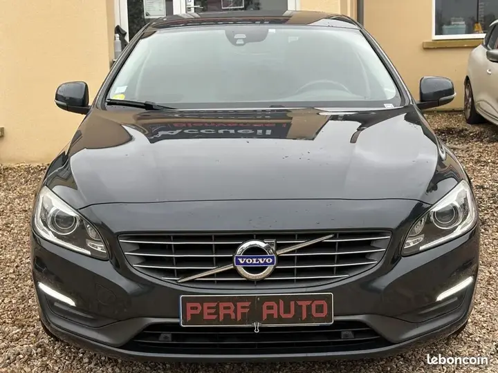 Volvo S60 2015 photo 2